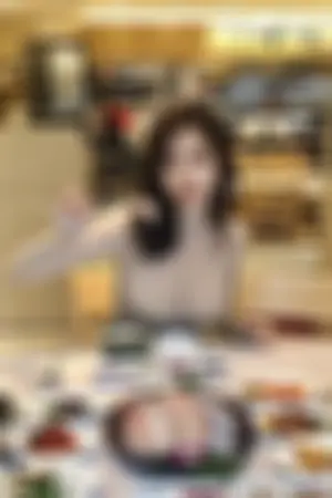 Choi Somi 打卡拍照「形状毕现」也太害羞