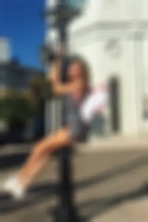 Melinda London-「街头失控」突然前扑熊抱勾引