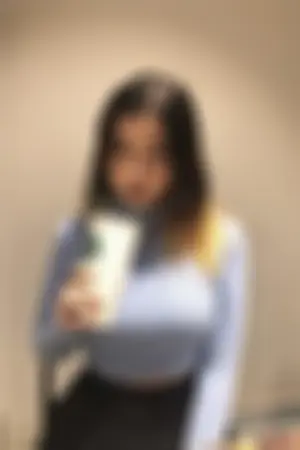 法越混血「空灵G奶妹」