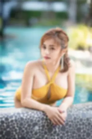 泰国水妹妹「ChomviEw」泳装造型太逼人