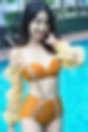 甜美妹子「Nick Chatchada」提枪上阵 准备湿身秀出火辣曲线