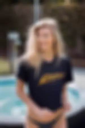 气质正妹「甜美笑容」让人嘴角不自觉上扬