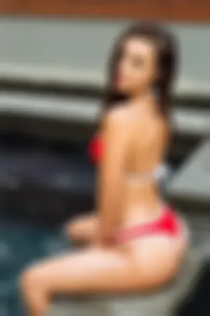 穿比基尼打桌球