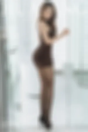 [HuaYang]花漾show 2020.04.17 VOL.239 第三套写真典雅抹胸礼裙与魅惑黑丝