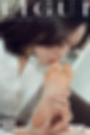 [LIGUI]丽柜 2020.04.08 精踩丝足OL制服