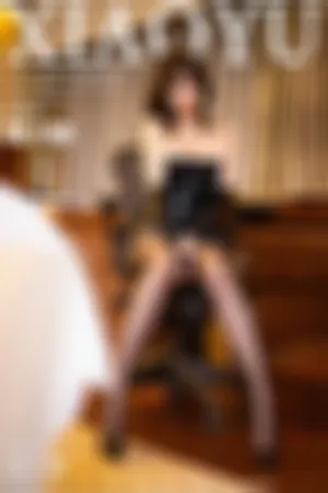 [XIAOYU]语画界 2020.04.27 VOL.297 第二套写真飒爽皮衣与极致黑丝高耸雪峰与修长美腿