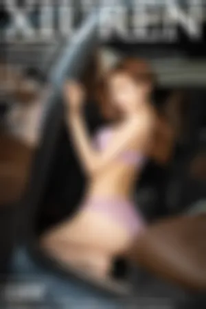 [XiuRen]秀人网 2020.07.27 No.2374 停车场车拍主题系列牛仔裤与丝袜在车内写真