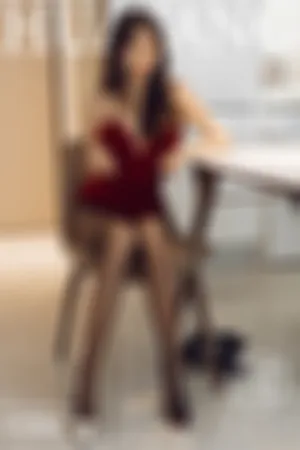 [HuaYang]花漾show 2020.09.04 VOL.284 典雅礼裙与极致黑丝白皙双腿