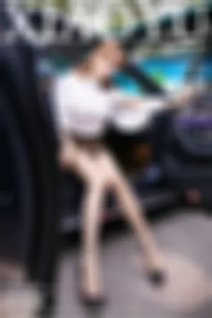 [XIAOYU]语画界 2020.10.09 No.382 超短裙白上衣车拍系列