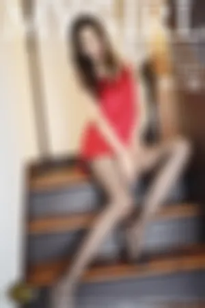 [MyGirl]美媛馆 2020.09.29 VOL.452 高挑身姿丝袜美腿修长职场秘书制服与鲜红睡衣系列