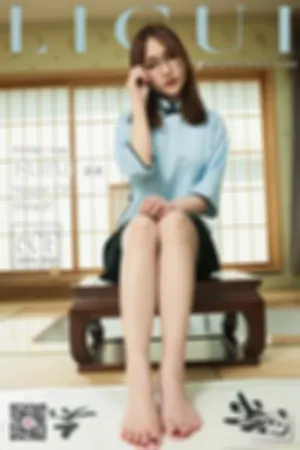 [LIGUI]丽柜 2020.08.18 淡蓝色民国女生制服与短裙加肉色丝袜美腿