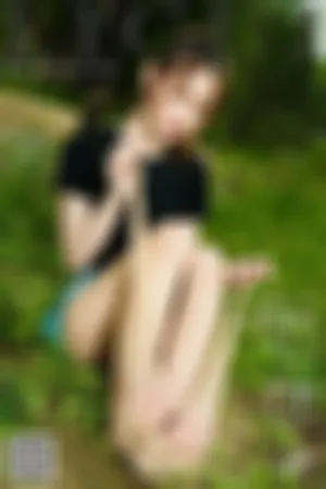 [LIGUI]丽柜 2020.10.20 黑色短袖与牛仔热裤