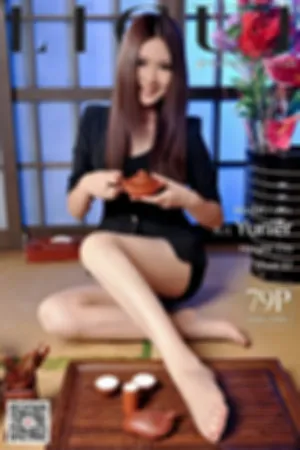 [LIGUI]丽柜 2020.10.26 黑色制服与短裙