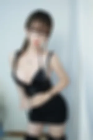 [WeiboGirl]微博红人 2020.09.01 黑色皮衣条纹黑丝