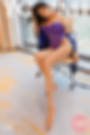 [YOUMI]尤蜜荟 2020.12.07 VOL.568 紫色镂空连体内衣丝足美腿