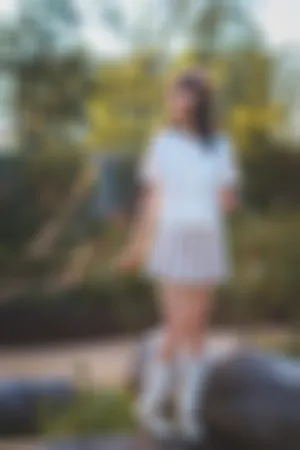 [WeiboGirl]微博红人 2020.12.08 白云森林短袖无外套