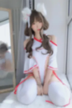 [WeiboGirl]微博红人2020.10.29 神社饲养的小狐狸