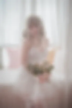 [WeiboGirl]微博红人 2020.01.27 白色丝质连衣裙