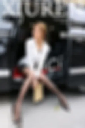 [XiuRen]秀人网 2021.03.10 No.3185 商务车车拍_白衬衫_黑短裙黑丝秘书制服OL