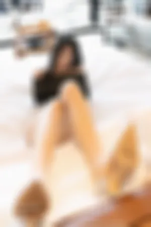 [XiuRen]秀人网 2021.03.31 No.3265 厦门旅拍_黑色抹胸礼裙肉丝美腿高跟_半脱无内私房