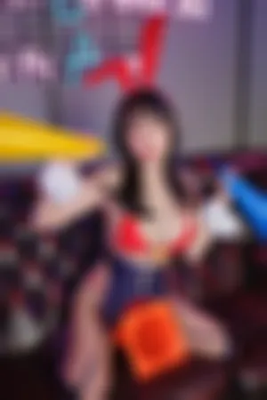 [WeiboGirl]微博红人 红色皮质三点式内衣配粉红丝袜