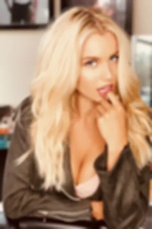 网红辣妹性感爆棚尽展撩人风情