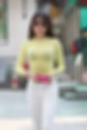 高清街拍-都市丽人芝芝白色紧身裤