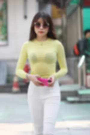 高清街拍-都市丽人芝芝白色紧身裤