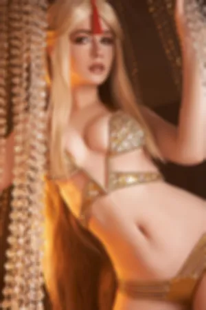 丰胸肥臀蜂腰大长腿！俄罗斯美女COSER