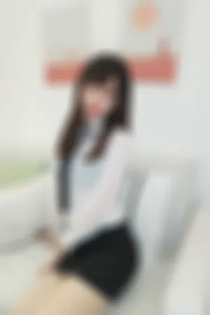 [WeiboGirl]微博红人 性感薄透白T黑短裙 秘书下班后