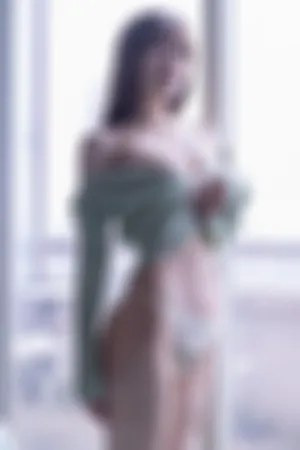 [WeiboGirl]微博红人 私房性感绿色针织上衣半脱秀豪乳 室内绿