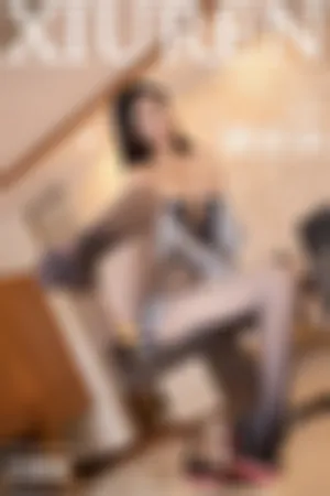 [XiuRen]秀人网 2023.07.24 No.7129 浅灰色上衣灰色短裙黑色蕾丝内衣渐变色丝袜 巴厘岛旅拍