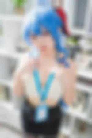 [WeiboGirl]微博红人 性感白T黑短裙露白色蕾丝内衣 甘雨秘书