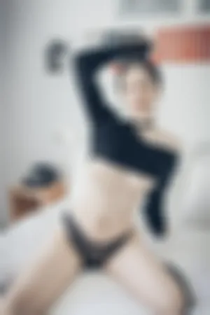 [WeiboGirl]微博红人 黑色半截毛衣 黑色蕾丝内裤 小恶魔