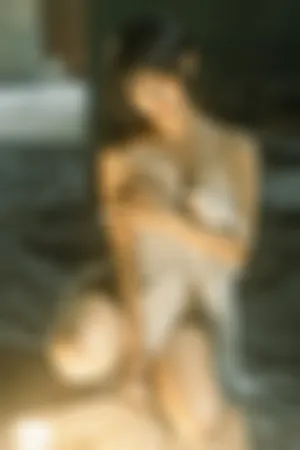 [WeiboGirl]微博红人 户外阳光下半脱性感白色蕾丝内衣 光