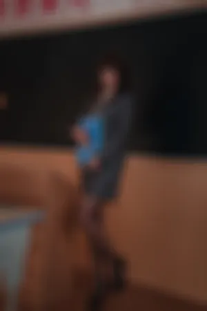 [WeiboGirl]微博红人 教室里 性感 短裙制服 超薄黑丝 教鞭