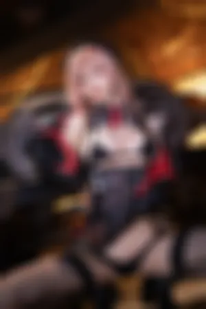 [Cosplay]角色扮演 户外 美女战士装扮 黑丝袜 胜利女神