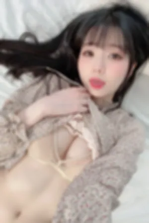 [WeiboGirl]微博红人 私房床上 花色睡裙 性感 私服