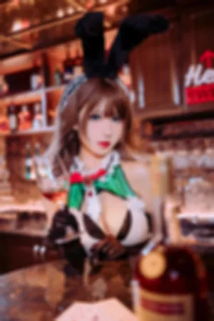 [Cosplay]角色扮演 兔女郎装扮 黑短裙 黑色蕾丝袜 莫妮卡