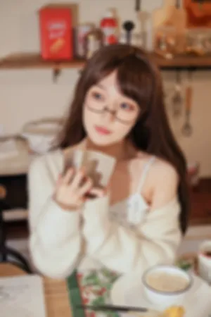 [WeiboGirl]微博红人 性感 白色针织衣 白色吊带 轻熟女