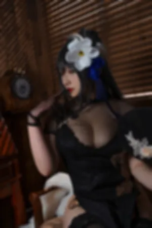 [WeiboGirl]微博红人 性感 黑色 高开旗袍 黑丝吊袜 路易九世旗袍