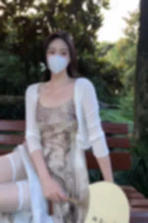 软妹 性感吊带裙 超薄白丝 半撩 良辰美足