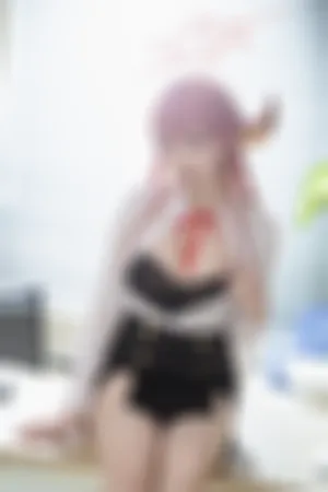 [Cosplay]角色扮演 性感白T 黑短裙 蔚蓝档案 陆八魔爱露