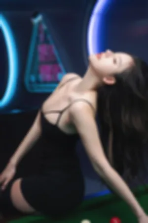 [FuLi]米友福利 桌球拍摄 黑色连衣短裙 黑丝吊袜 一杆进洞