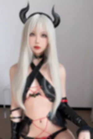 [Cosplay]角色扮演 黑色 皮质情趣内衣 秀完美身材 万圣魅魔