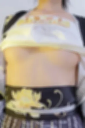 [WeiboGirl]微博红人 黑色外衣 性感吊带 超薄白丝 小樱试拍