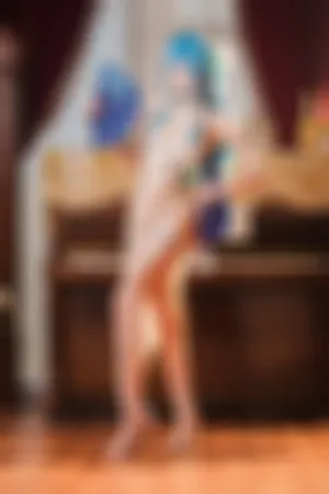 [Cosplay]角色扮演 钢琴房 银色 高开 吊带礼裙 海伦Nikke