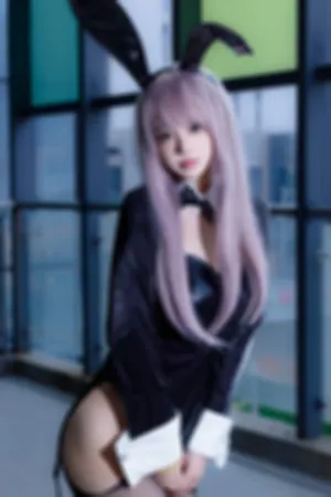 [Cosplay]角色扮演 黑色 皮质服饰 黑网吊袜 紫发礼服兔