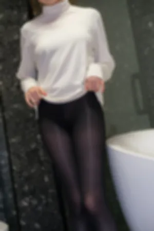 [WeiboGirl]微博红人 私房沙发上 性感白T 超薄黑丝 微风02