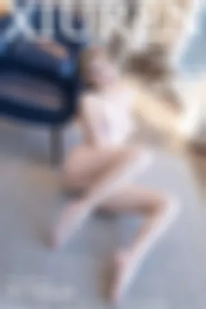 [XiuRen]秀人网 2024.01.31 No.8042 紫色空姐制服 粉色内衣